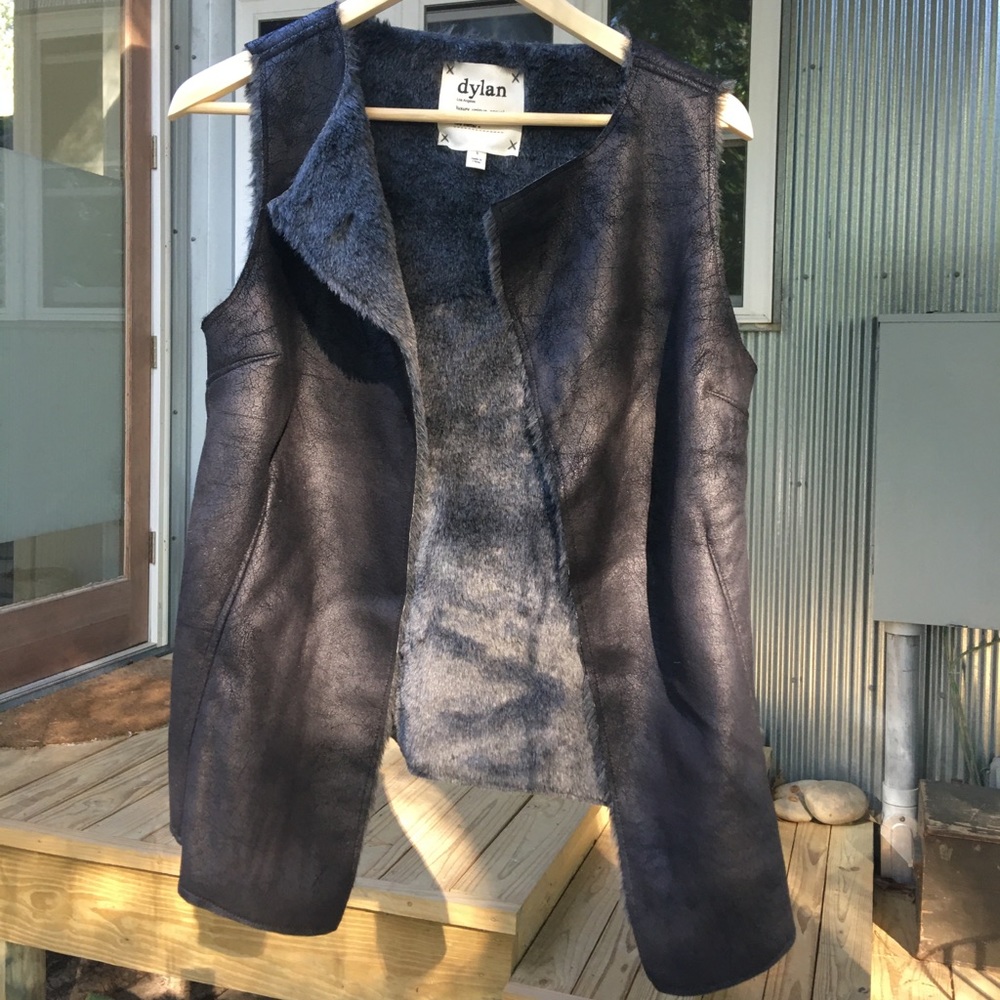 Faux leather and fur vest, S